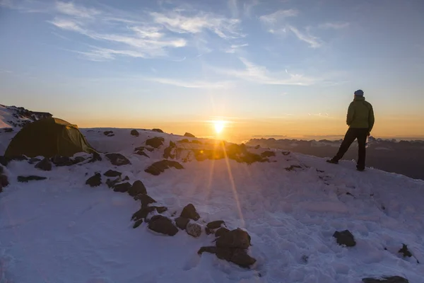 Tourist are looking at sunset in the French Alps — Stock Photo, Image