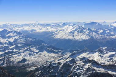 İsviçre Alpleri Mont Blanc tepesinden panoramik görünüm