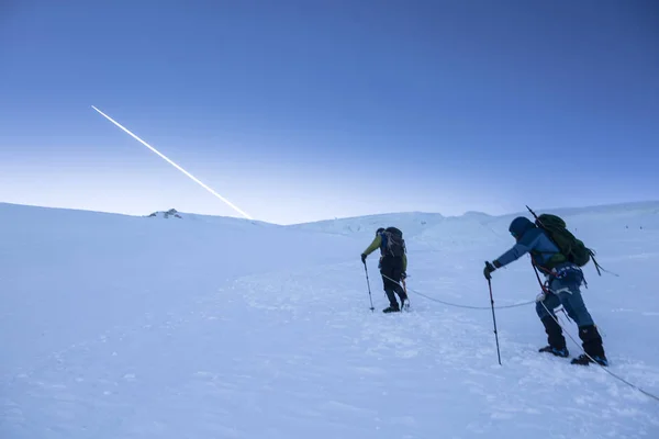 Horolezectví, vzestupně na vrchol ve francouzských Alpách — Stock fotografie