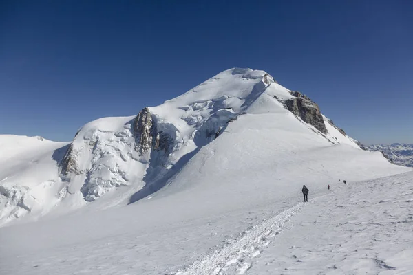 A equipa da expedição do alpinismo está a regressar a casa. Mont Blanc, França — Fotografia de Stock