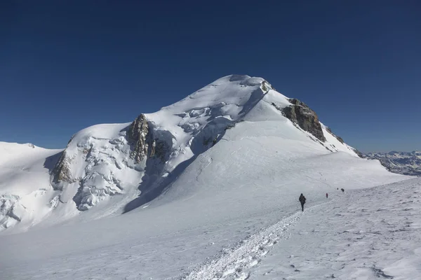 A equipa da expedição do alpinismo está a regressar a casa. Mont Blanc, França — Fotografia de Stock