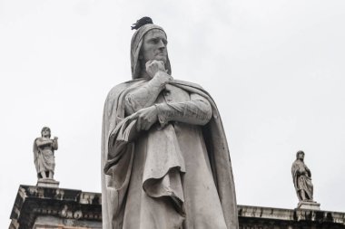 Verona, Veneto, İtalya 'nın tarihi kuş parçalı düşünceli bir anıt.,