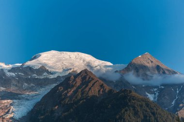 Akşam günbatımında Mont-Blanc topluluğunun görüntüsü, Chamonix-Mont-Blanc, Fransa