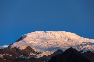 Mont-Blanc 'ın akşam güneşinin batışındaki parçası, Chamonix-Mont-Blanc, Fransa