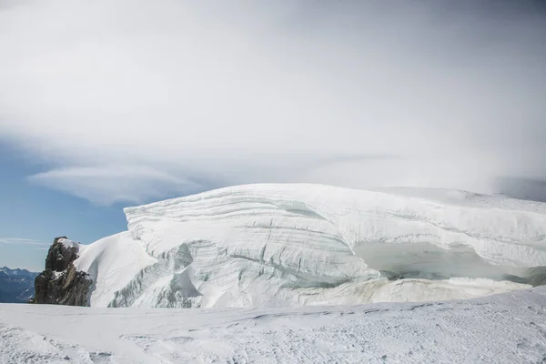 Gran Grupo Nieve Con Grieta Glaciar Mont Blanc Tacul Los — Foto de Stock