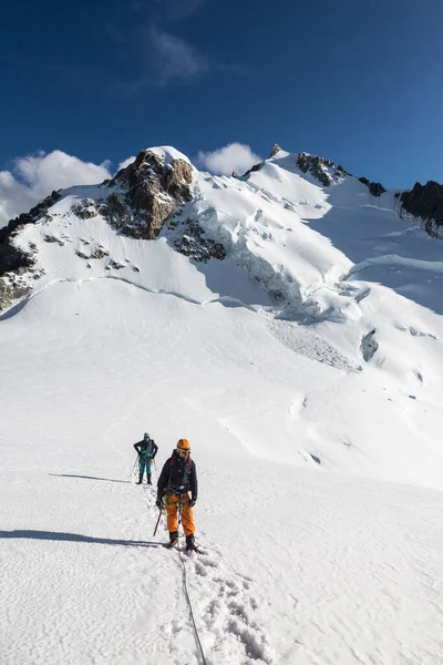 Alpinista Trase Mont Blanc Tři Koně Par Les Monts Přes — Stock fotografie