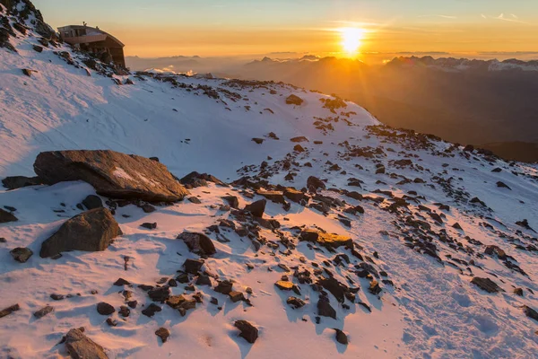 Schöne Aussicht Von Der Schutzhütte Tete Rousse Den Französischen Alpen — Stockfoto