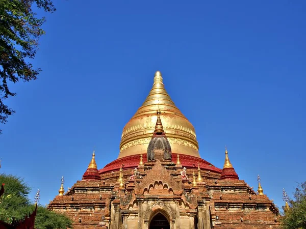 Vstupní Oblouk Zlatou Stúpou Pagody Dhammayazika Jedné Slavných Památek Baganu — Stock fotografie