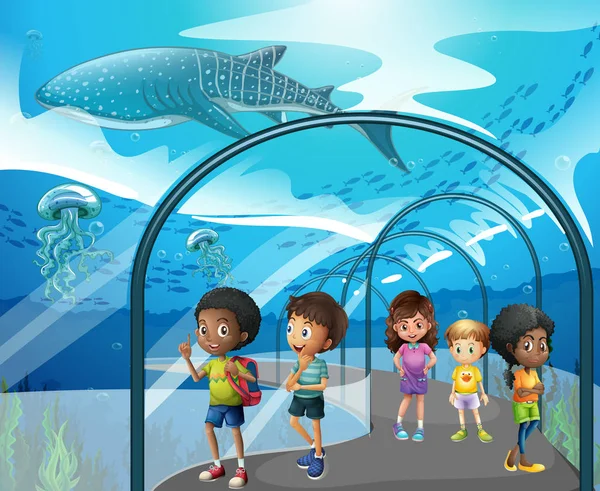 Kinderen kijken naar vissen in aquarium — Stockvector