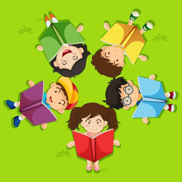 Crianças lendo livro na grama verde —  Vetores de Stock