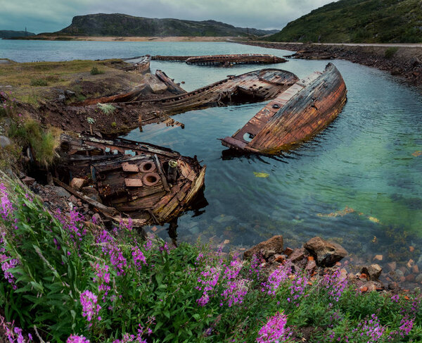Заброшенные корабли возле Териберки. Россия
