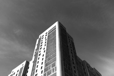 Şehir mimarisinin siyah beyaz fotoğrafçılığı, metin için alanı olan yaratıcı görünüm