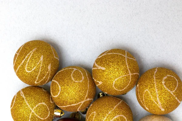 Gouden Kerstballen Met Ruimte Voor Tekst Ansichtkaart Wenssjabloon — Stockfoto