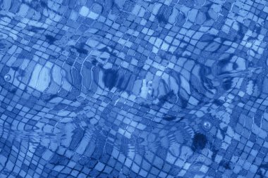 Soyut mavi su, gölet yüzeyi arkaplanı, metin için boşluk