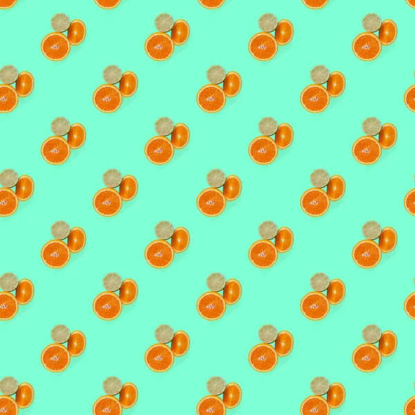 Seamless orange fruits pattern with green background — 스톡 사진