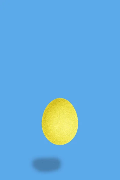 Flying Golden Egg Light Blue Background Easter Minimal Concept Empty — 스톡 사진