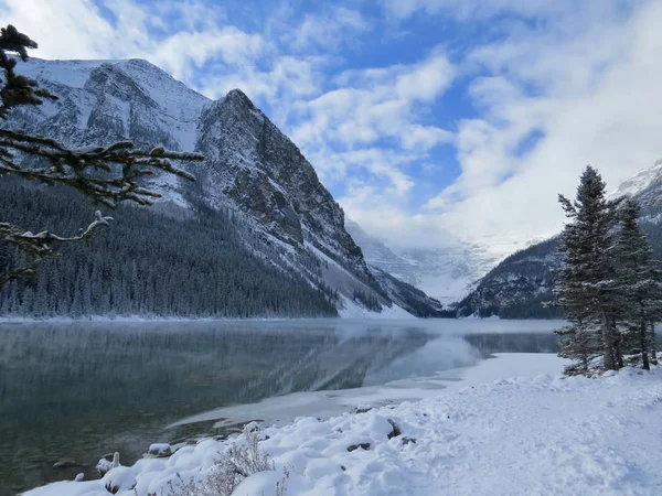 Horské Scenérie Lake Louise Alberta Kanada — Stock fotografie