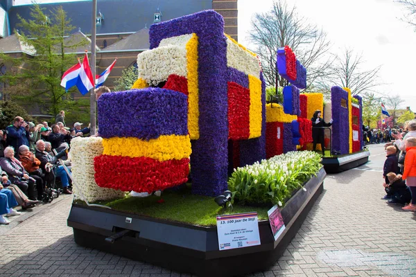 Sassenheim, NETHERLANDS, Flower Parade Bloemencorso . — стоковое фото