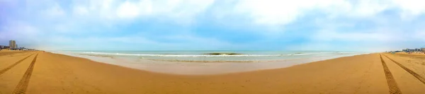 Panorama of deserted beach. Ocean only. — Stock Photo, Image