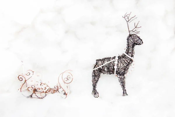 Hand made Christmas deer and Christmas sleigh — Stock Photo, Image