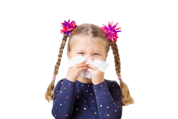Children's cold. The little girl has a runny nose — Stock Photo, Image