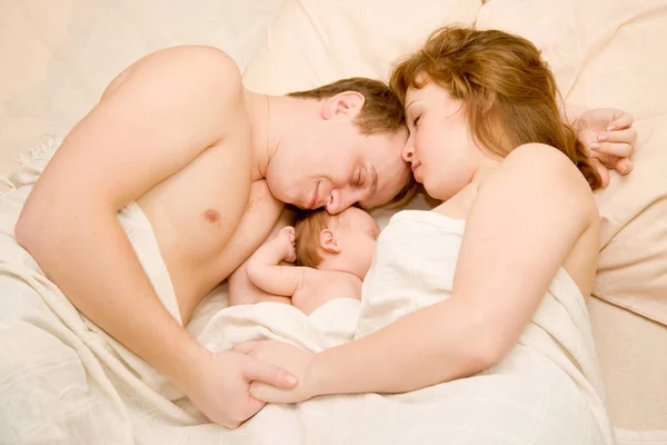 Lactancia materna. Co-dormir . —  Fotos de Stock