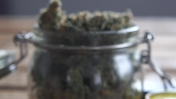 Capaciteit Met Medische Marihuana — Stockvideo