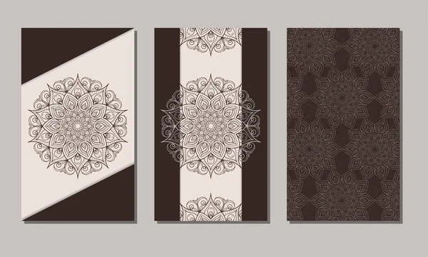 Vertikale Karten mit einem schokoladenfarbenen Mandala. Dekoration für Einladungen und Visitenkarten. — Stockvektor