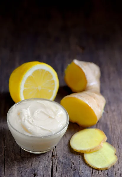 Treatment with coconut butter, ginger and lemon — Stock Photo, Image