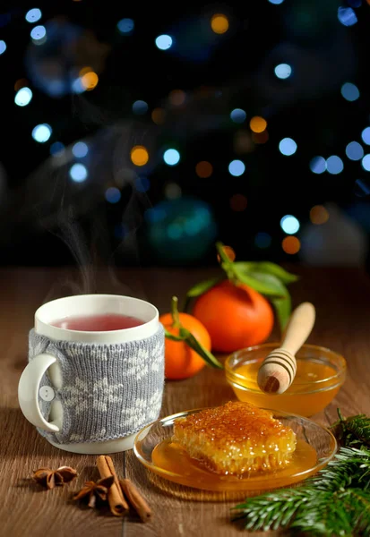 Bal ile sıcak çay — Stok fotoğraf