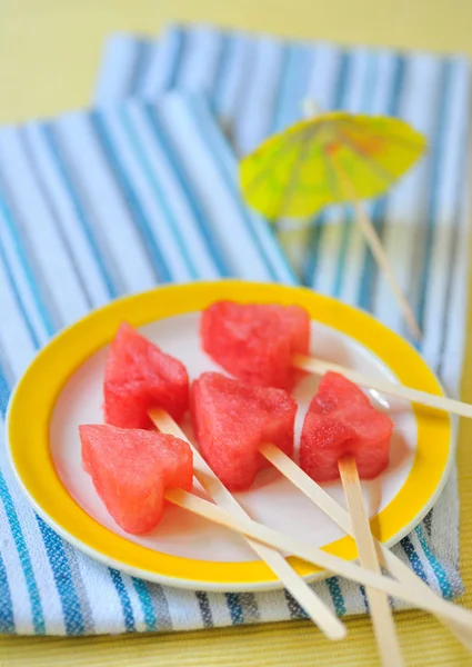 Stück Wassermelone Herzen Formen — Stockfoto