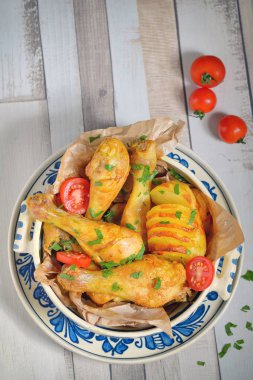 kızarmış tavuk budu 