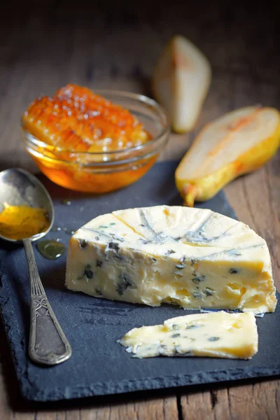 Blue Cheese and honey — Stock Photo, Image