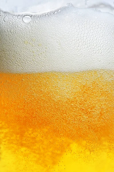Caneca loira de cerveja com bolhas — Fotografia de Stock