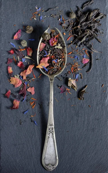Sortiment čaje na talíři ardesie — Stock fotografie
