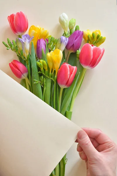 Букети з тюльпанів і фрезії квіти Ліцензійні Стокові Зображення