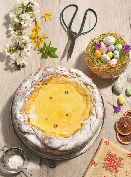 Romen Paskalya Ekmeği Pasca Paskalya Masasında — Stok fotoğraf