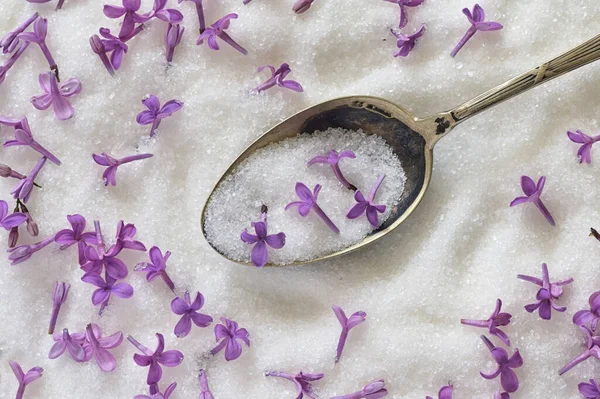 Lilac Sugar Spoon Plate Woodentable — Stock Photo, Image