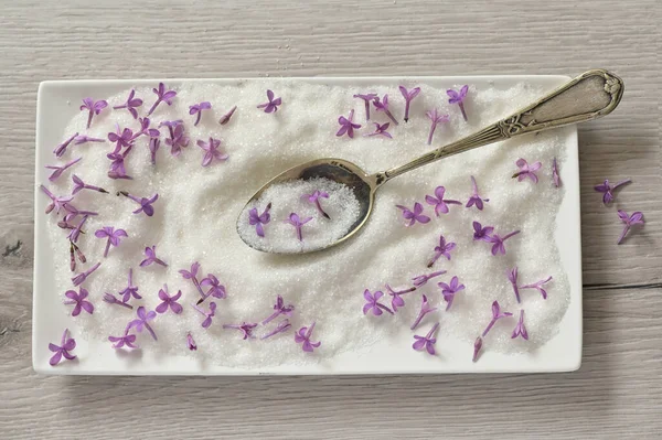 Lilac Suiker Lepel Plaat Houten Tafel — Stockfoto