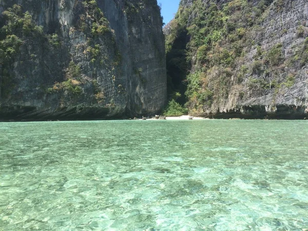 Przy Plaży Wyspie Koh Phi Phi Tajlandia — Zdjęcie stockowe