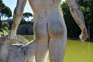 Roma villasında klasik bir güzellik örneği. Canopus 'un detayları. Tivoli 'deki Villa Adriana, Roma yakınlarında. İtalya. Unesco sitesi.