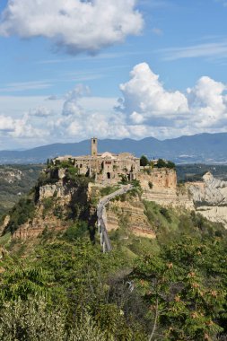 Tiber Nehri Vadisi, Lazio, İtalya ile ünlü Civita di Bagnoregio güzel panoramik manzaralı.