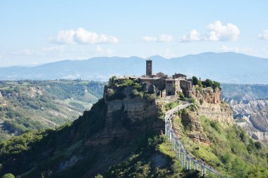 Tiber Nehri Vadisi, Lazio, İtalya ile ünlü Civita di Bagnoregio güzel panoramik manzaralı.
