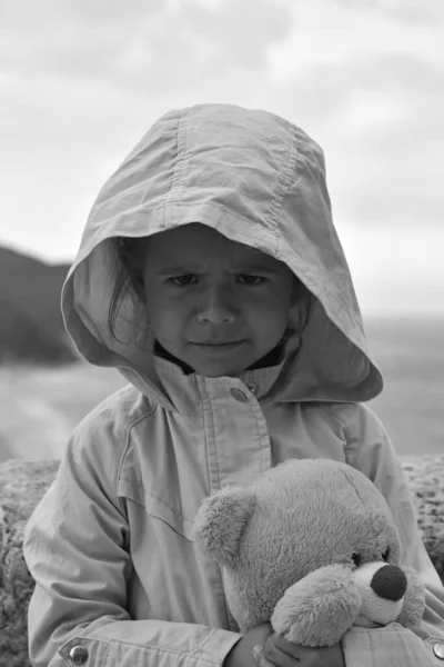 Little Girl Teddy Bear Wearing Raincoat Jacket Hood Stormy Sky — Stock Photo, Image