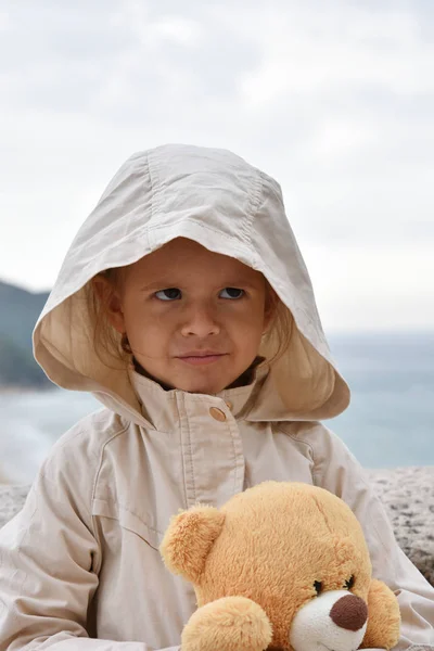 Little Girl Teddy Bear Wearing Raincoat Jacket Hood Stormy Sky — Stock Photo, Image