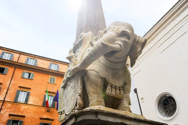 Elefant Und Obelisk Marmorskulptur Aus Der Renaissance Entworfen Von Dem — Stockfoto