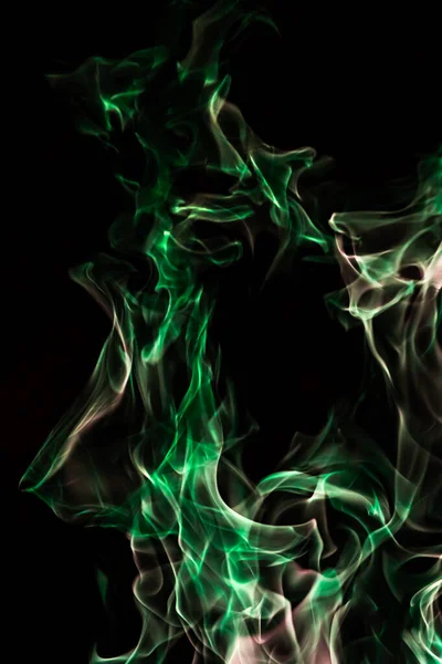 Fuego verde forma abstracción en fondo negro —  Fotos de Stock