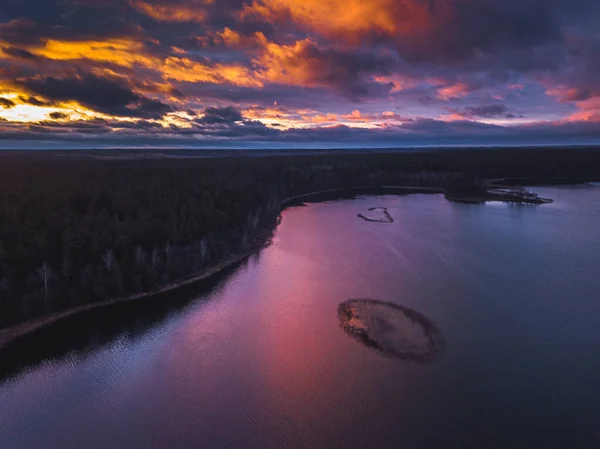 Lake with islands and a purple sunset, aerial panorama — ストック写真