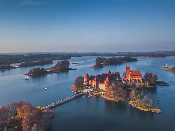 Hermosa imagen del paisaje del dron del castillo de Trakai — Foto de Stock