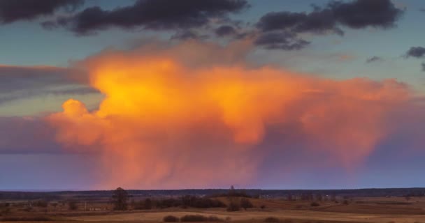 Nuvens de tempestade Cumulonimbus ao pôr do sol. 4K UHD Timelapse — Vídeo de Stock